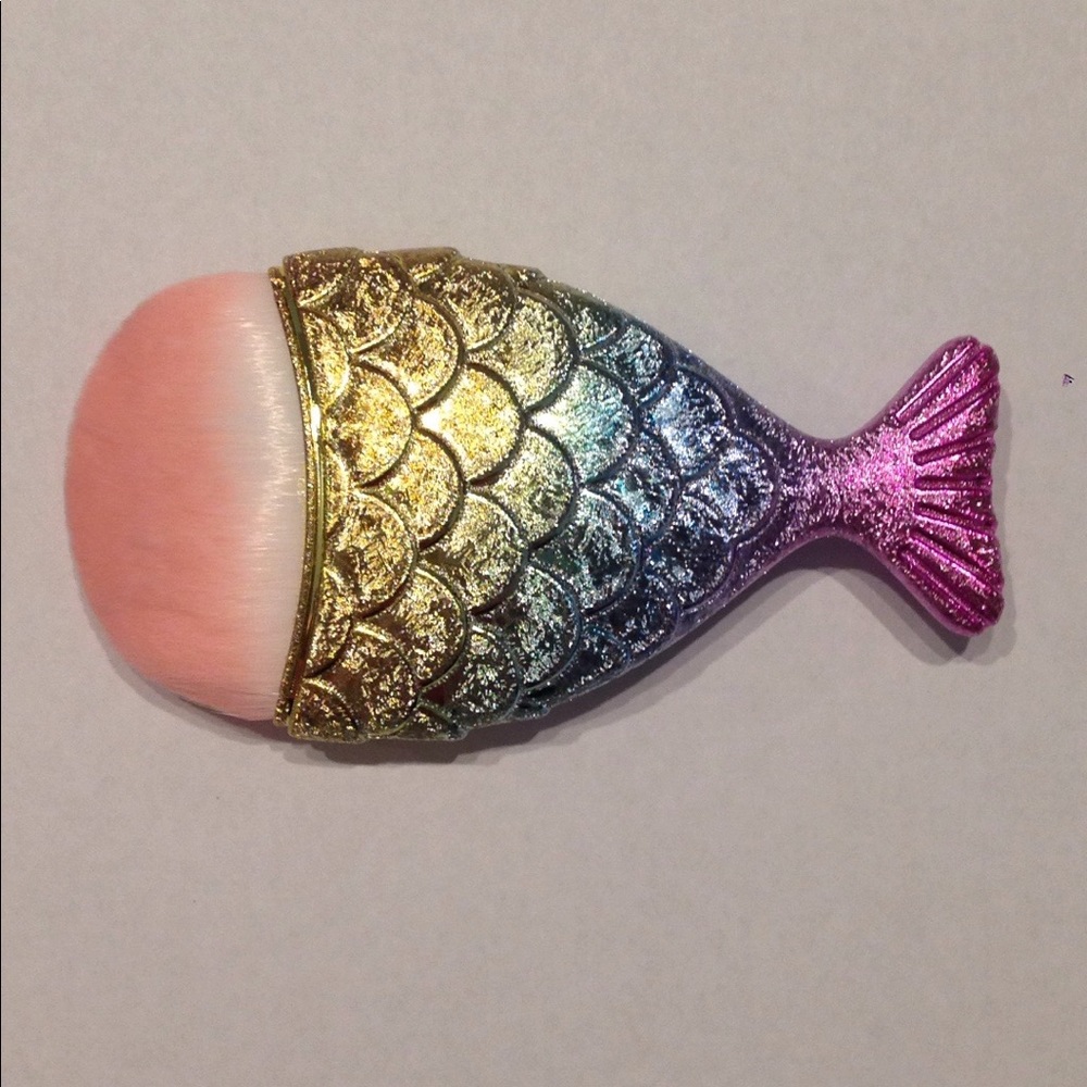 SOLD!!! Mermaid Blush Brush!! 🐠🐟🐬